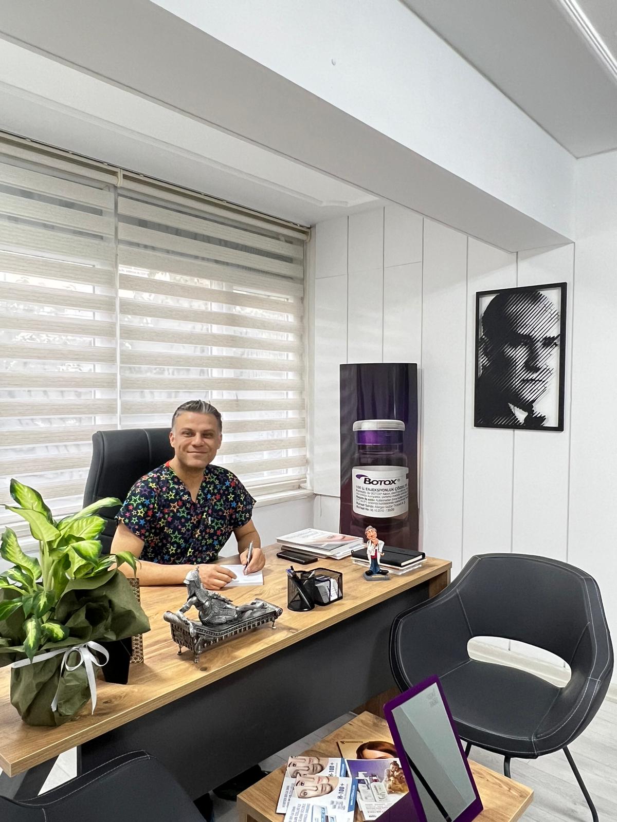 Dermatolog Dr. Orhan Demirer Dermatoloji Kliniği, Alsancak, Konak, İzmir. İletişim: +90 505 827 32 25 + 90 232 501 11 15 www.izmirdermatolog.tr