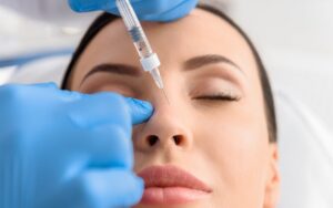 İzmir burun dolgusu uygulamaları ile ameliyatsız burun şekillendirme uzman dermatolog tarafından