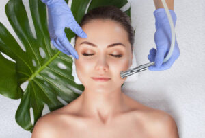 İzmir cilt bakımı ve dermatolojik yüz bakımı uzman dermatolog tarafından