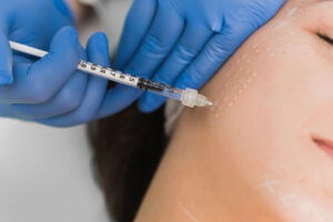 İzmir mezoterapi uygulamaları ile cilt yenileme, leke ve kırışıklık tedavisi uzman dermatolog tarafından